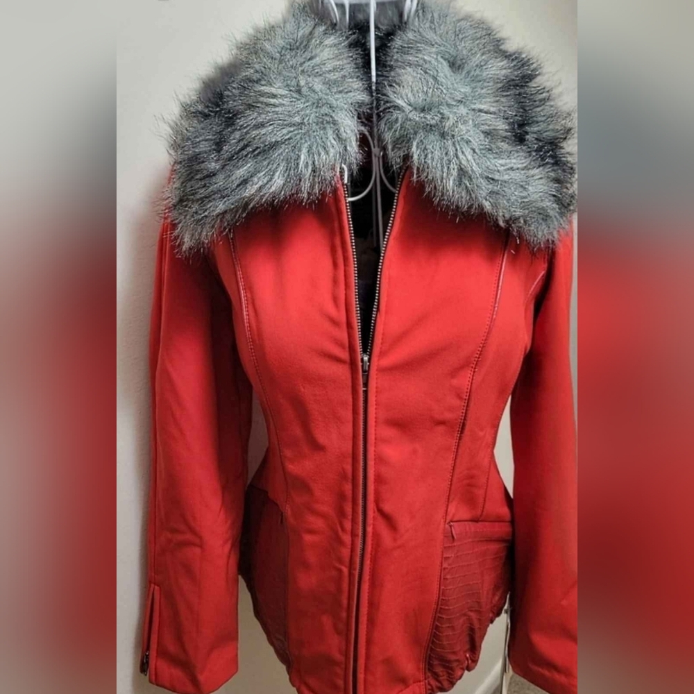 WOMANS JACKET NEW